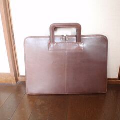 レザーの書類バッグ の画像