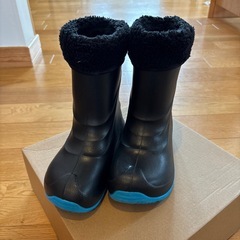 【新品】プーキーズ　スノーブーツ  黒　19センチ　20センチの画像