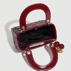 【新品未使用】上品キルティングハンドバッグの画像