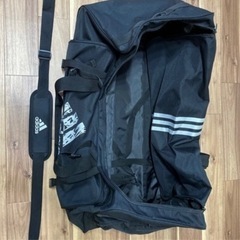 adidas キャスター付き　大容量バックの画像