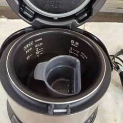 HITACHI　おひつ御膳IH炊飯器（０．５～２合）RZ-TS201M　2016年製の画像