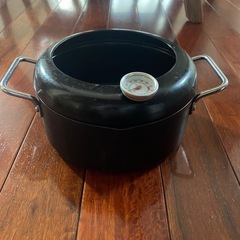 揚げ鍋の画像