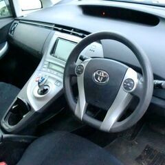 ❑全国自社ローン対応❑ 平成27年登録のプリウスSの画像