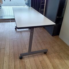 ★リユースのサカイつくば店★TK7638  折りたたみデスク  スタッキングデスク グレー H70×D60×W150 クリーニング済みの画像