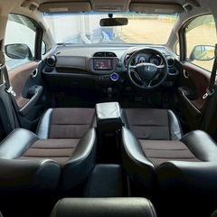 ガソリン代 節約☆HYBRID入りました‼️23年式☆月々1万円〜分割払い可❗️車検2年付き！大人気☆ホンダ フィット☆ナビ付き☆走行中DVD見れます☆ETC☆バックカメラ☆ドラレコ付きのフル装備☆ウィンカーミラー☆フル装備☆社外アルミ☆車内広々‼️の画像