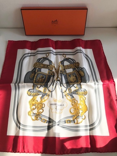 未使用品 HERMES エルメス シルク ハンカチ BRIDES de GALA M【未使用品】鑑定済みHERMES エルメス シルク ハンカチ シルク100