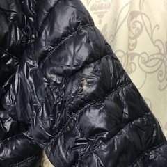 ※難ありの為安く出します ユニクロ ウルトラライトダウン M ネイビーの画像