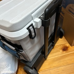 2リットルペットボトル3本・保冷ボックス・中古の画像