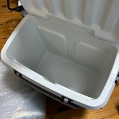 2リットルペットボトル3本・保冷ボックス・中古の画像