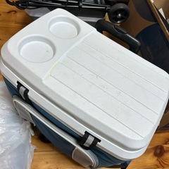 2リットルペットボトル3本・保冷ボックス・中古の画像