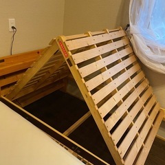 木製シングルベッドの画像