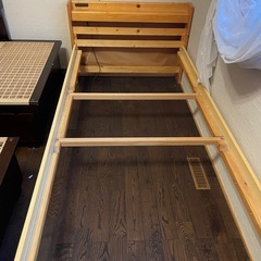 木製シングルベッドの画像