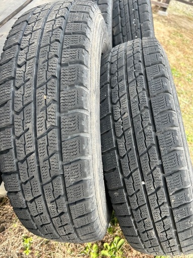 スタッドレスタイヤ（165/80R13 83Q）