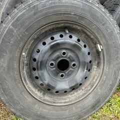 スタッドレスタイヤ（165/80R13 83Q）の画像