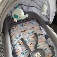 ベビースウィング　バウンサー　電動の画像