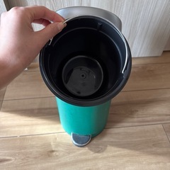 IKEAペダル式ゴミ箱の画像