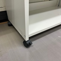 ホワイトスチールラックの画像