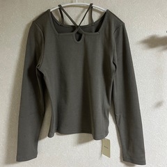 【新品タグ付き】Meiru クロスネック長袖リブトップス グレージュ　Lサイズの画像