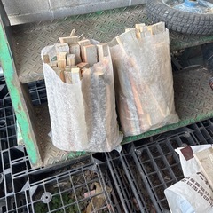 針葉樹　薪の画像