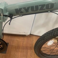 リサイクルショップどりーむ天保山店　No572 超美品❕　折りたたみ自転車　セミファットバイク　KYUZO　KZ-110　ギア６段変速　折りたたみ可能　定価約３万　新品に近いです🎵　後付けのカゴとライトも付属の画像