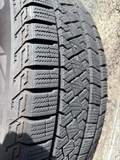 【2シーズン使用】スタッドレスタイヤ 15インチ Pirelli ホイール付き