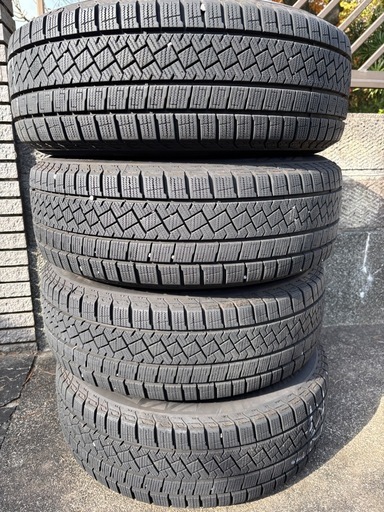 2シーズン使用】スタッドレスタイヤ 15インチ Pirelli ホイール付き