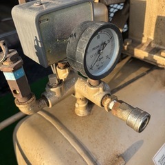 良品 TOSHIBA 東芝 TOSCON 0.75Kw エアコンプレッサー GP5-7S8 100/200V兼用 トスコンの画像