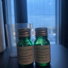 無印良品（MUJI）のアロマディフューザー と エッセンシャルオイル（ラベンダー／スウィートオレンジ） のセットの画像