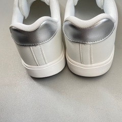 heal me ホワイトスニーカー ハンズフリー　すぐスポの画像