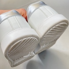 heal me ホワイトスニーカー ハンズフリー　すぐスポの画像