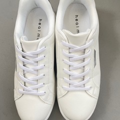heal me ホワイトスニーカー ハンズフリー　すぐスポの画像