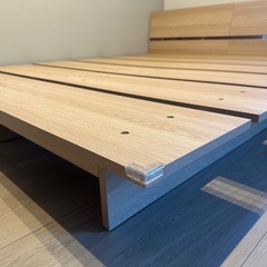 RASIK トゥーリエ棚付きクイーンサイズベッドフレームの画像