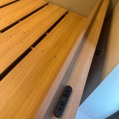 RASIK トゥーリエ棚付きクイーンサイズベッドフレームの画像