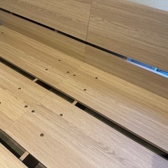 RASIK トゥーリエ棚付きクイーンサイズベッドフレームの画像