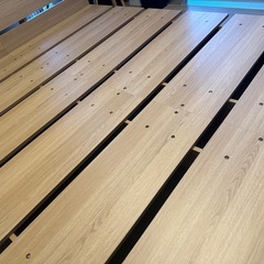 RASIK トゥーリエ棚付きクイーンサイズベッドフレームの画像