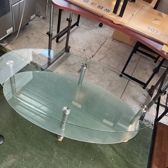 ガラステーブル　キャスター付き　中古の画像