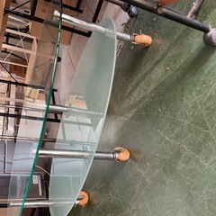 ガラステーブル　キャスター付き　中古の画像