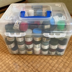 大量のプラカラーの画像