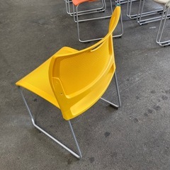 カラフル椅子セットの画像