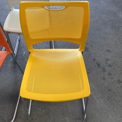 カラフル椅子セットの画像