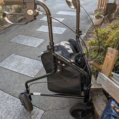 介護用　歩行器　歩行自助具　3輪の画像