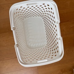洗濯カゴ(白)の画像