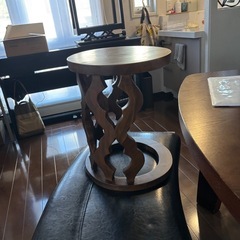 椅子　小物置きなどにも使えますの画像