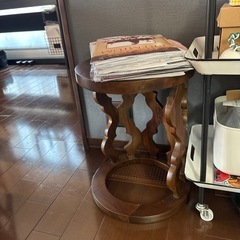 椅子　小物置きなどにも使えますの画像