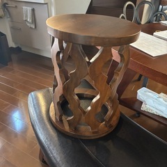 椅子　小物置きなどにも使えますの画像