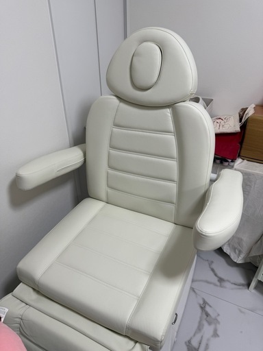 エステ　サロン　電動ベッド