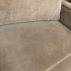 ブラウンの2人掛けソファーのご紹介です！の画像