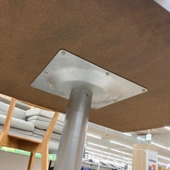 ダークブラウンのカフェテーブルのご紹介です！の画像