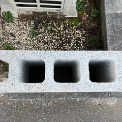 コンクリートブロック２個の画像