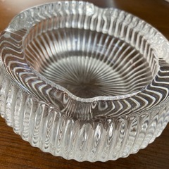 ガラスの灰皿の画像